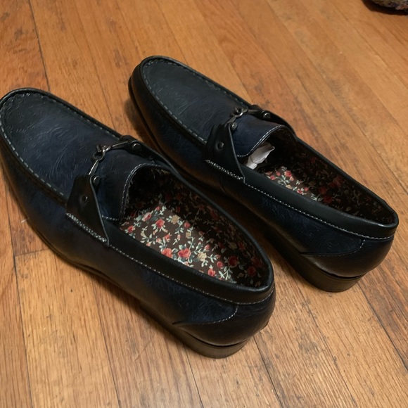 Beautiful men’s Size 11 Dress Shoes Navy Blue - Picture 1 of 2